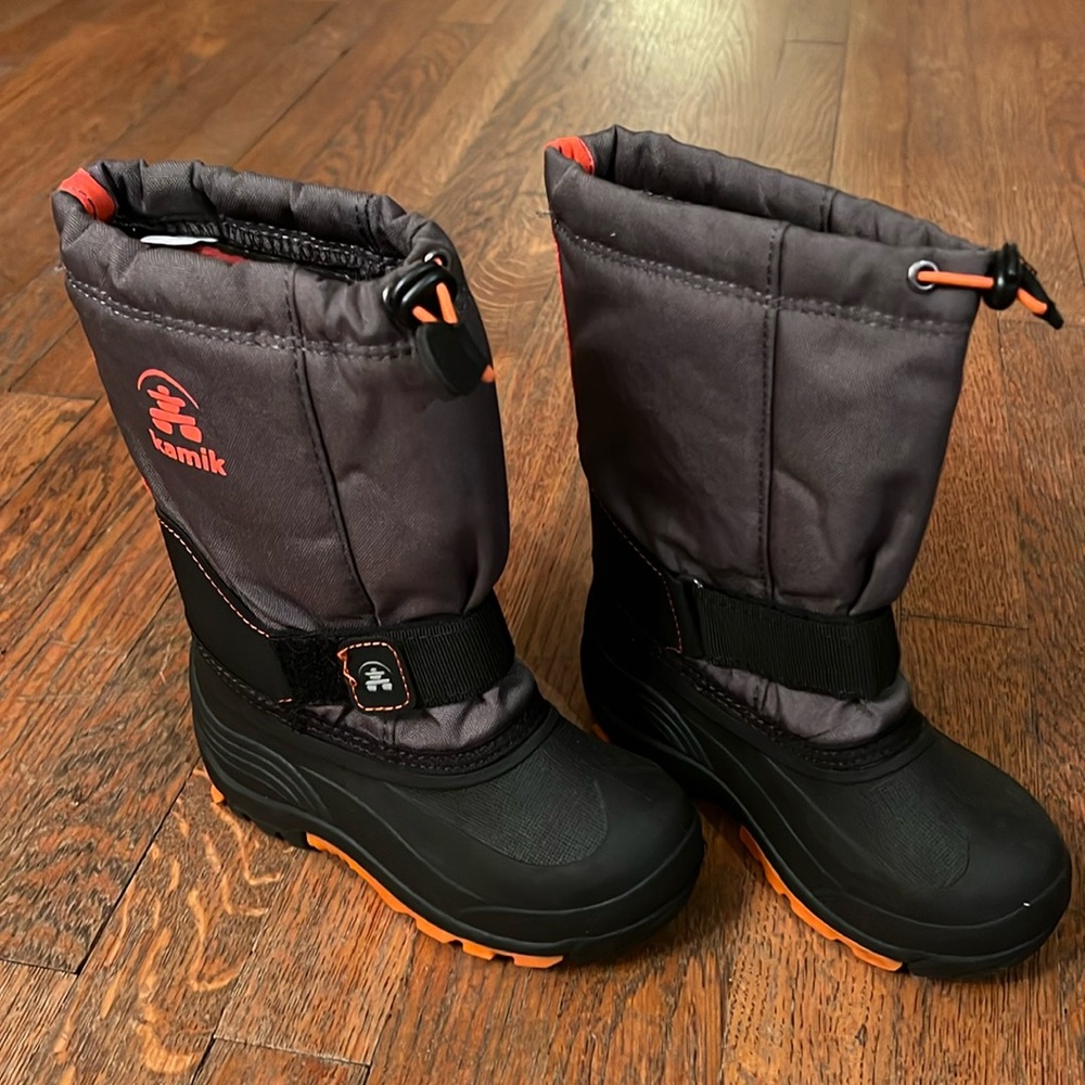 Kamik size 13 snow boots.